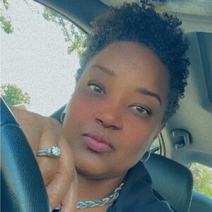 Meet your Posher, Raquel